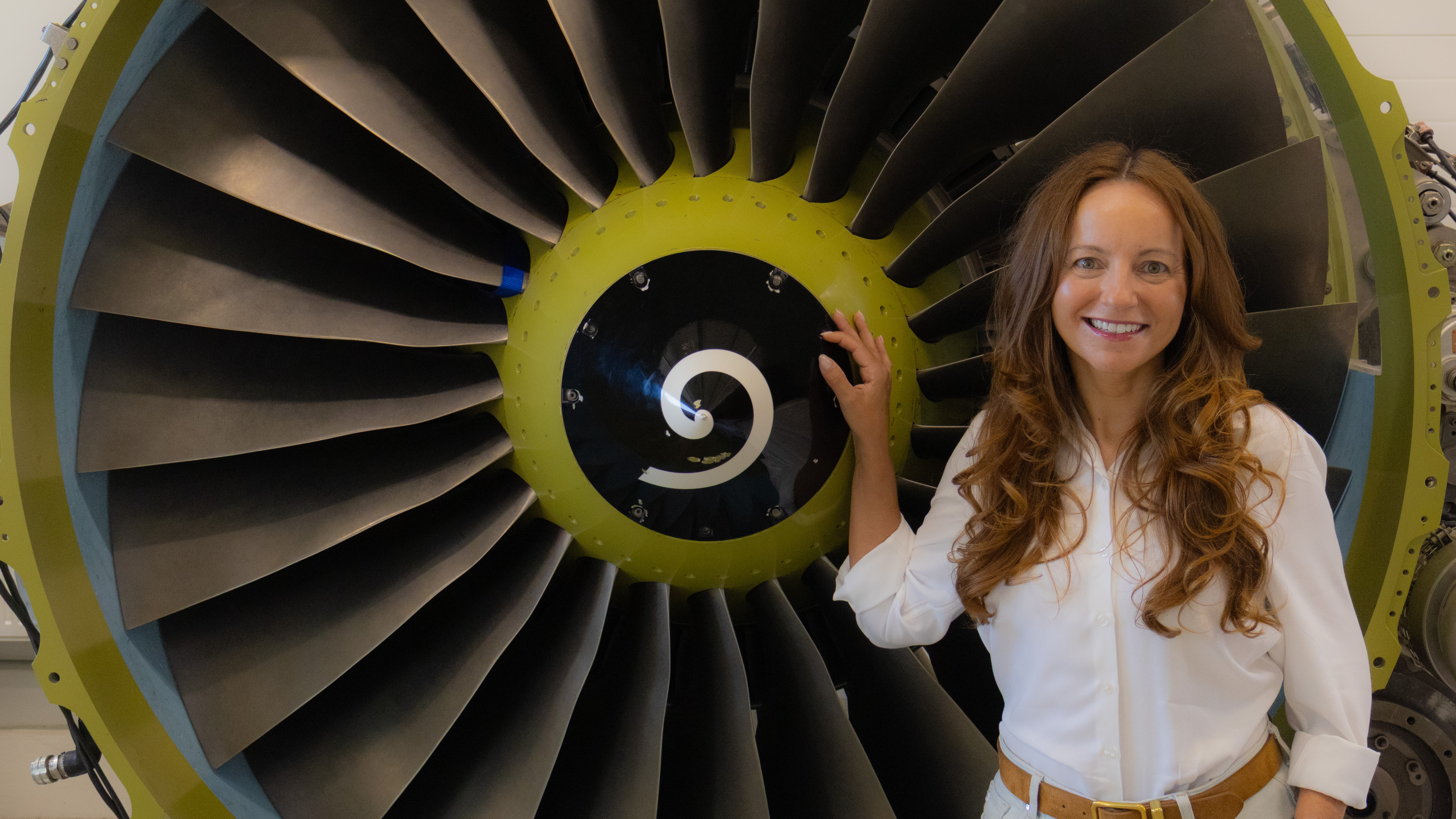 Marta Wąsik with a CFM56 engine